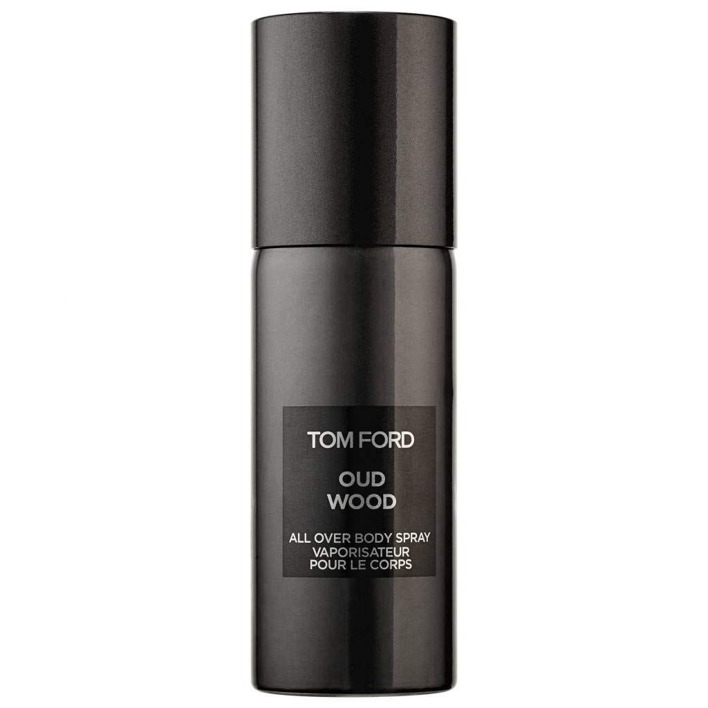 Donkergrijze spuitfles. Opschrift: Tom Ford Oud Wood All Over Body Spray.