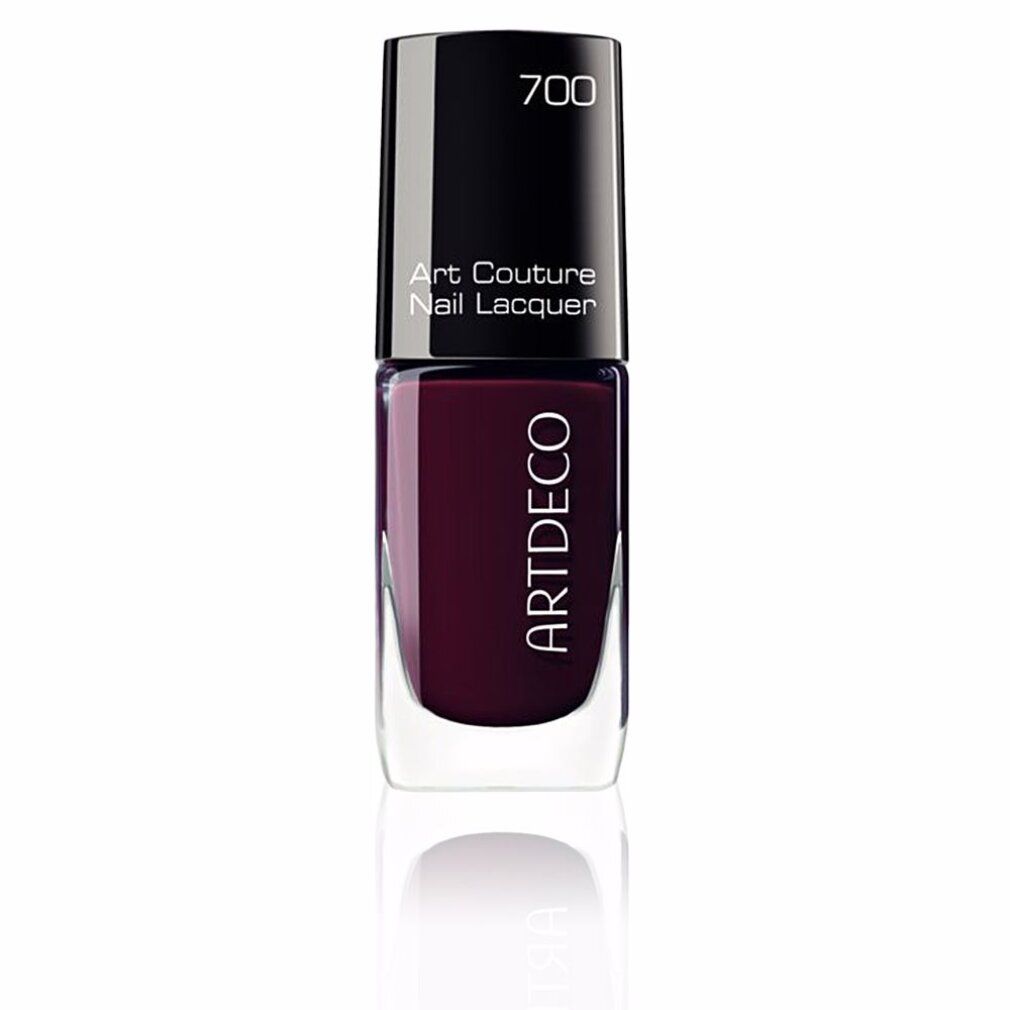 Vernis à ongles Artdeco Art Couture, flacon avec bouchon noir, inscription et vernis bordeaux. Sur fond blanc.