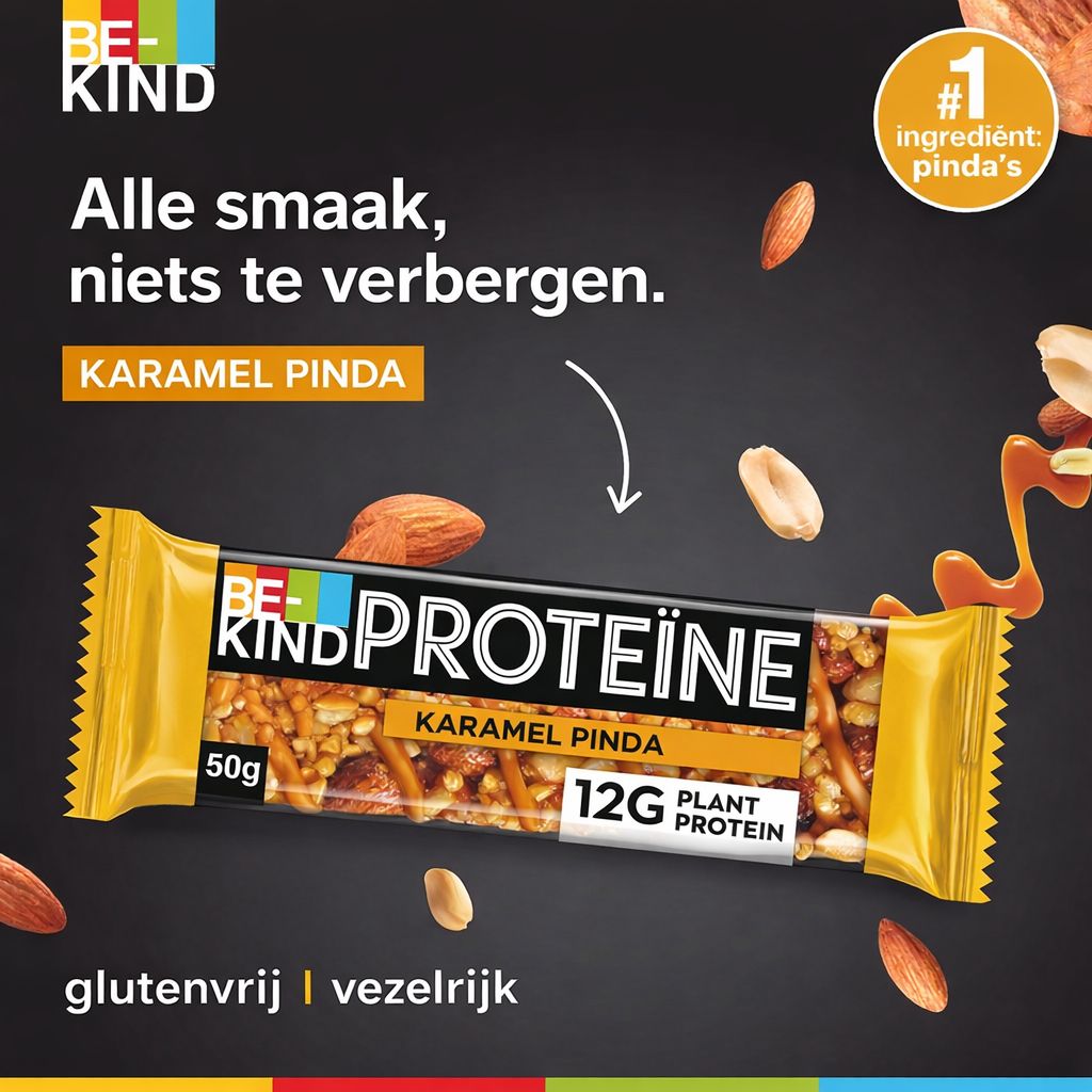Eiwitreep met karamel en pinda, omringd door ingrediënten. Opschrift: BE-KIND, PROTEINE, 12G PLANT PROTEIN.