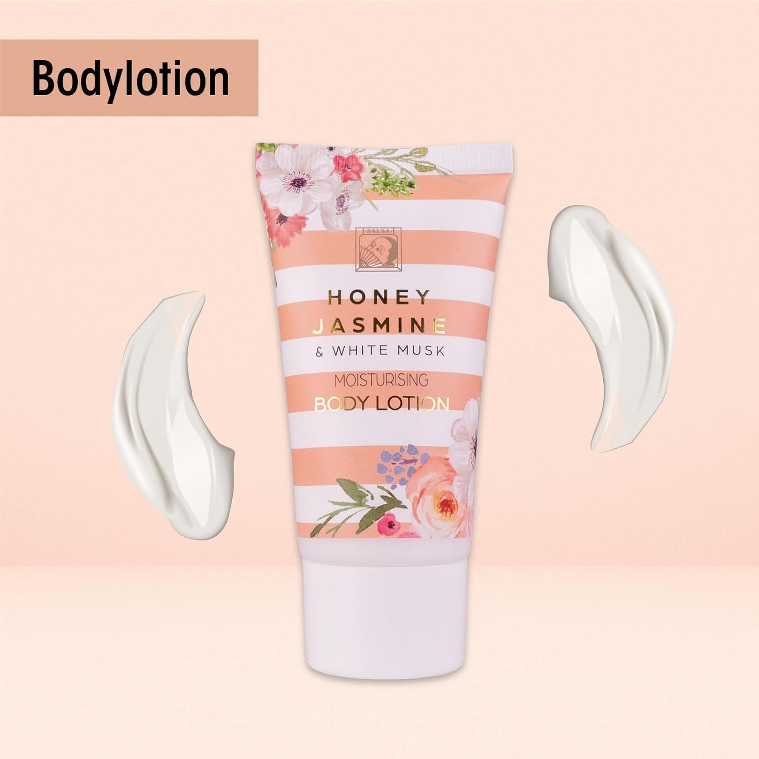Bodylotion tube met opschrift HONEY JASMINE & WHITE MUSK. Twee klodders crème ernaast. Wit-roze gestreept design.