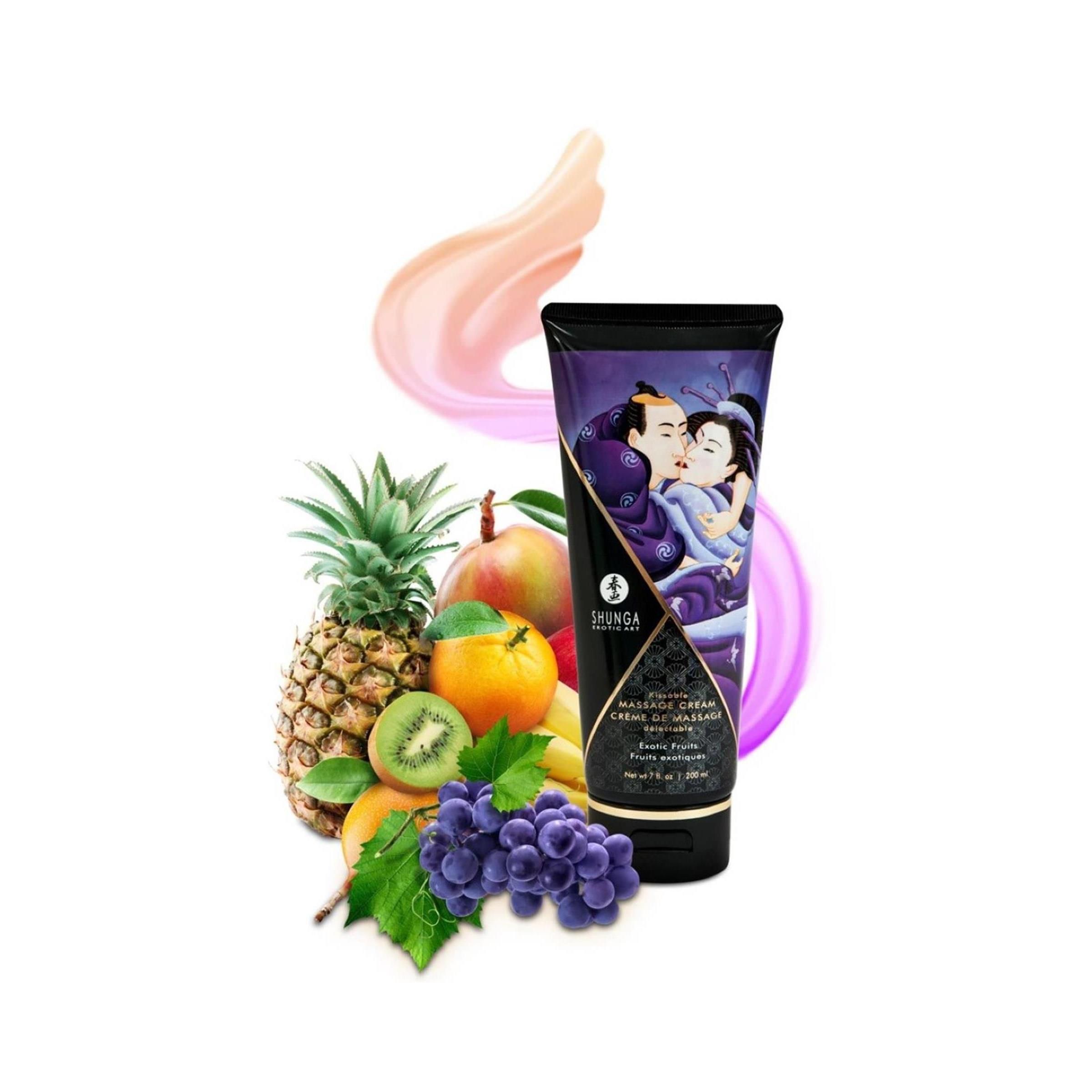 Tube de crème de massage Shunga entouré de fruits exotiques.