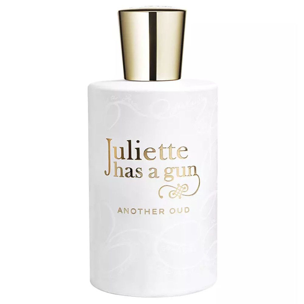 Flacon blanc, bouchon doré. Inscription dorée: Juliette has a gun, Another Oud. Motif floral.
