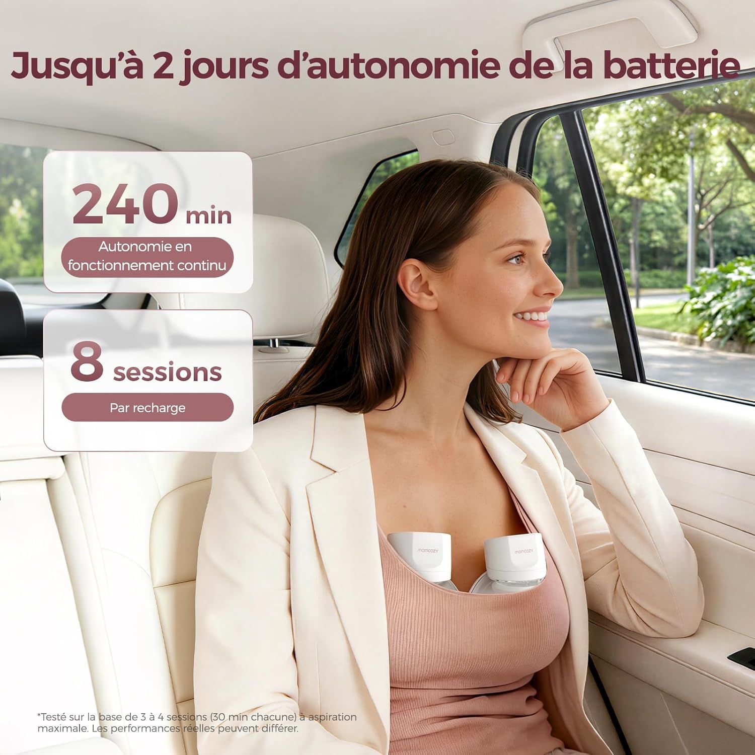 Femme dans une voiture avec deux tire-laits blancs sous ses vêtements. Texte : 240 min d'autonomie, 8 tétées par charge.