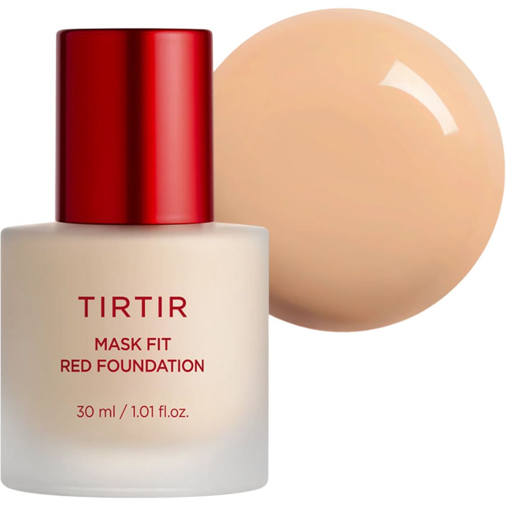 TIRTIR Mask Fit Red Foundation in een flesje met rode dop. Daarnaast een klodder foundation. 30 ml / 1.01 fl.oz.