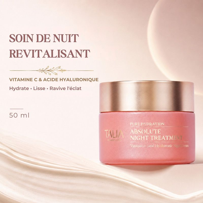 Un pot ouvert de Talia Absolute Night Treatment avec une texture riche et veloutée. À côté, une trace crémeuse du produit sur un satin rose.