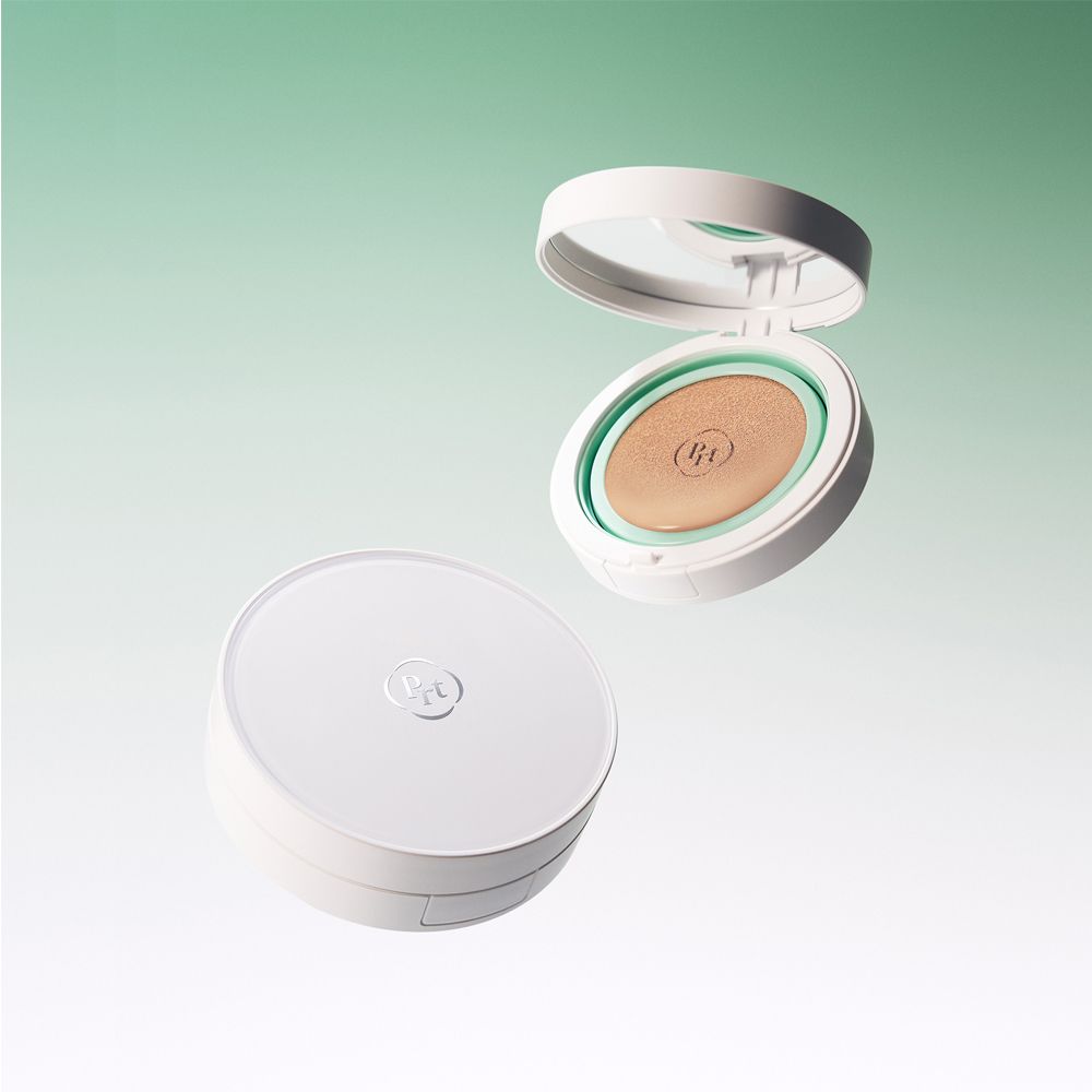 Twee witte PURITO Centella BB Cushion-verpakkingen, één open, één gesloten. Spiegel en spons zichtbaar.