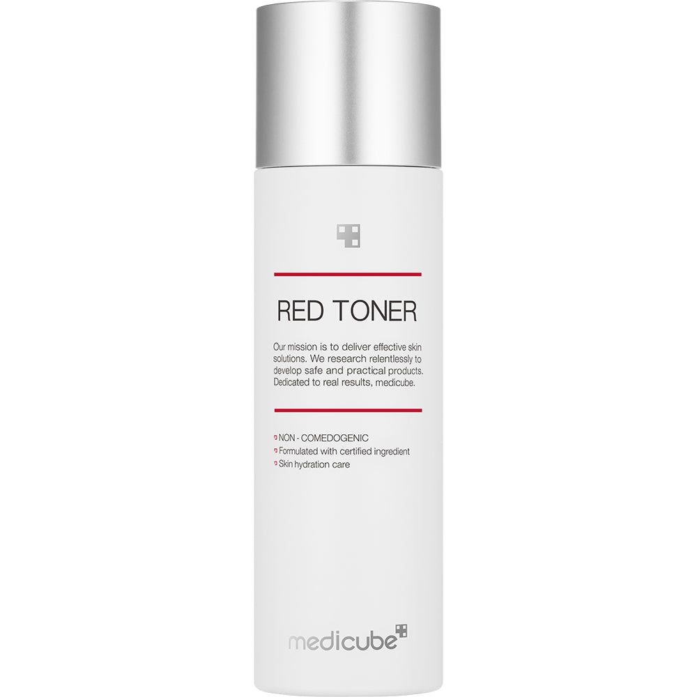 Flacon blanc, bouchon argenté. Inscription: RED TONER. Texte: NON-COMEDOGENIC, Skin hydration care. Logo: medicube.