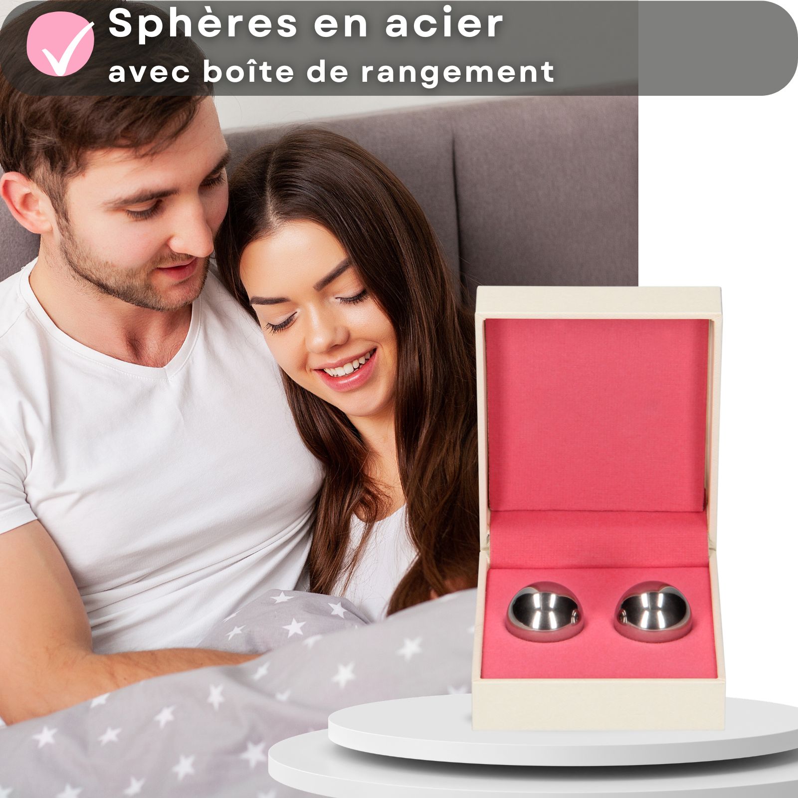Deux sphères métalliques dans une boîte. Couple au lit. Texte : Sphères en acier avec boîte de rangement.