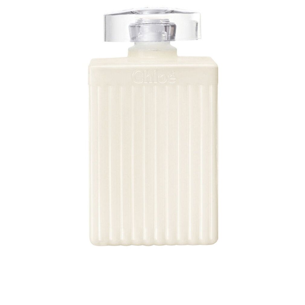 Beige fles met geribbelde oppervlakte en zilveren dop. Op de dop staat "Chloé".