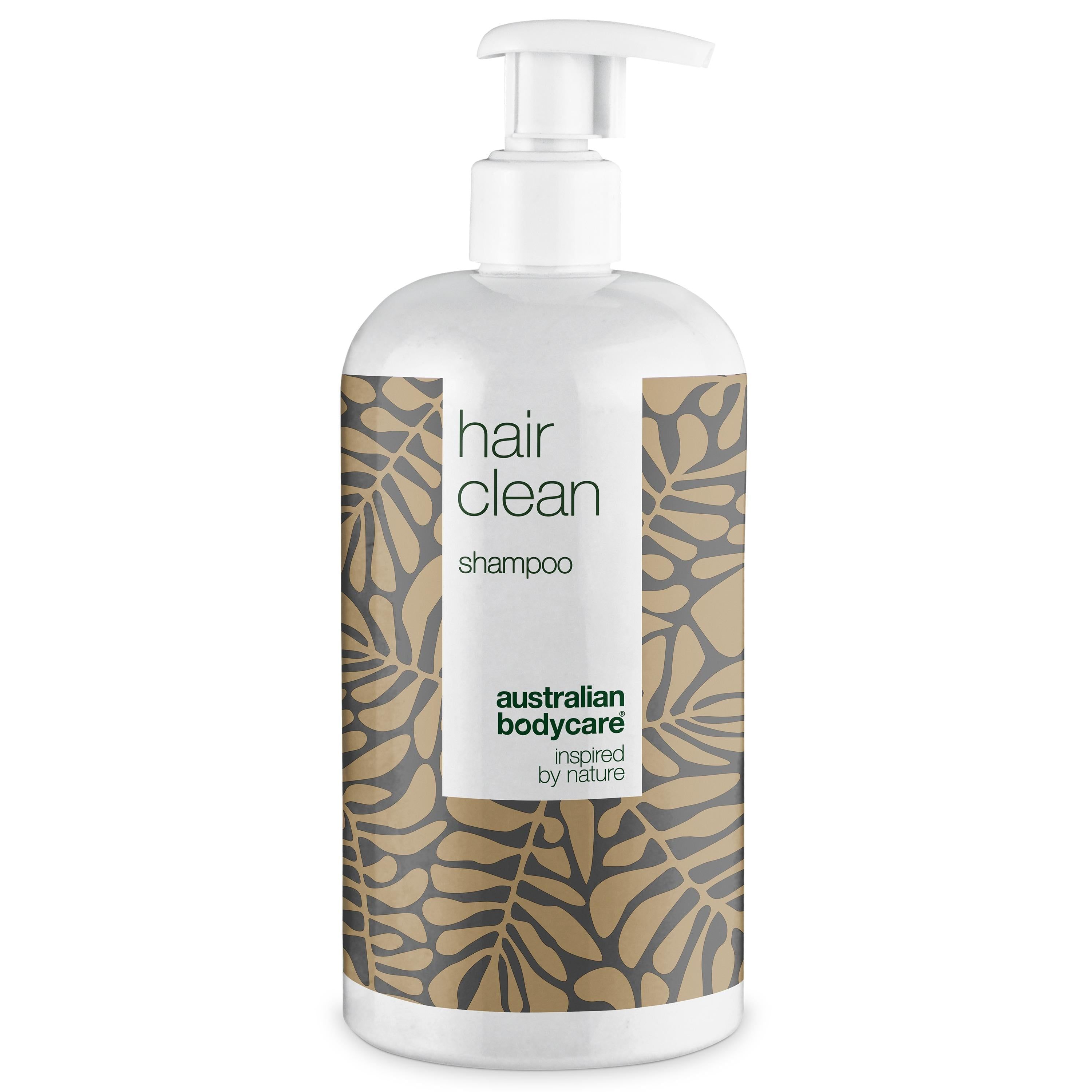 Shampoofles met pomp. Opschrift: hair clean shampoo, australian bodycare.