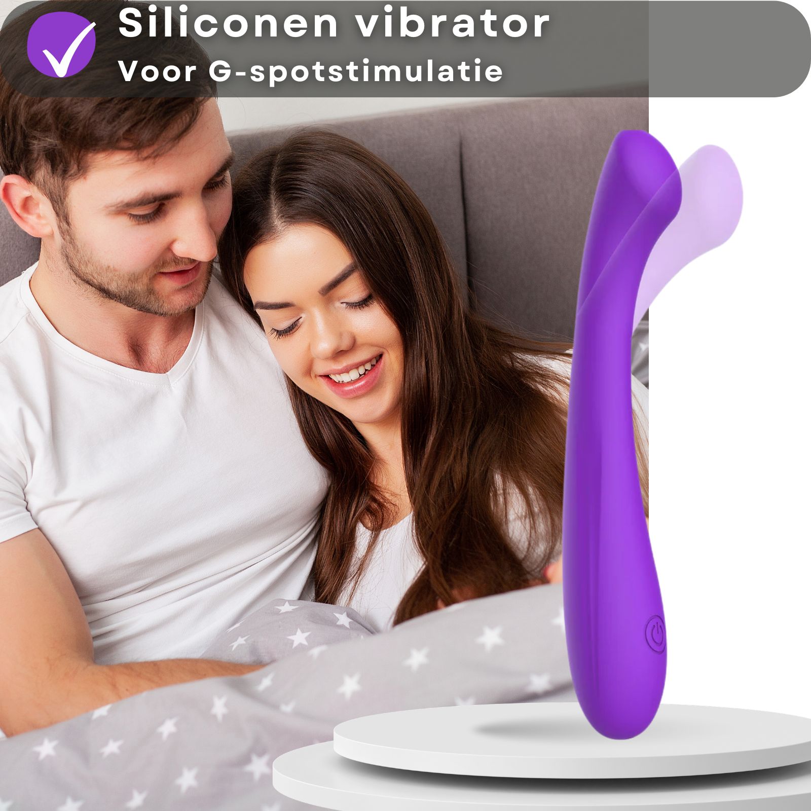 Paarse vibrator. Tekst met kenmerken: siliconen, G-spot. Koppel in bed.