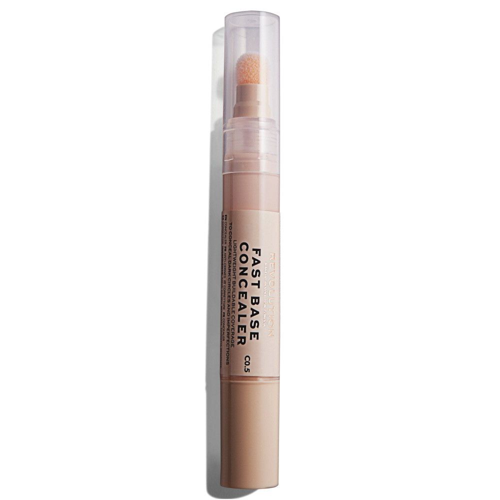 Concealer-stift met sponsapplicator. Opschrift: Fast Base Concealer. Tint C0.5. Beige-bruine verpakking.