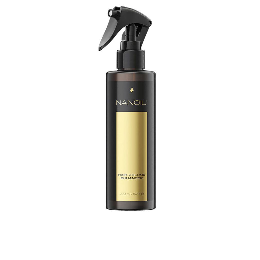 Bruine fles met zwarte spraykop. Opschrift: NANOIL, HAIR VOLUME ENHANCER. Gouden streep op de voorkant.