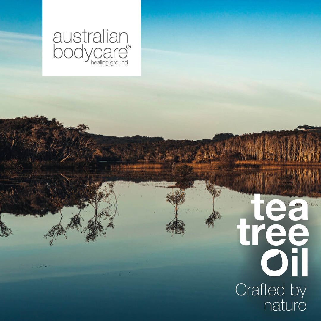 Landschapsfoto met meer en bomen. Tekst: Tea Tree Oil, Crafted by nature. Merk: Australian Bodycare.