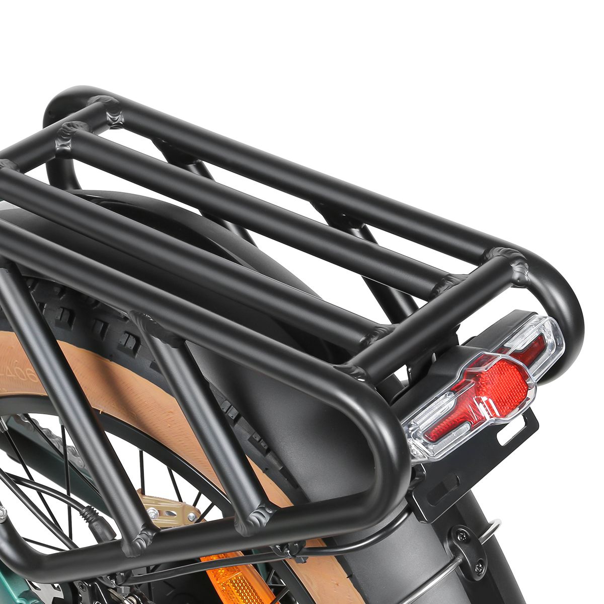Porte-bagages avec feu arrière. Cadre métallique noir. Feu arrière rouge.
