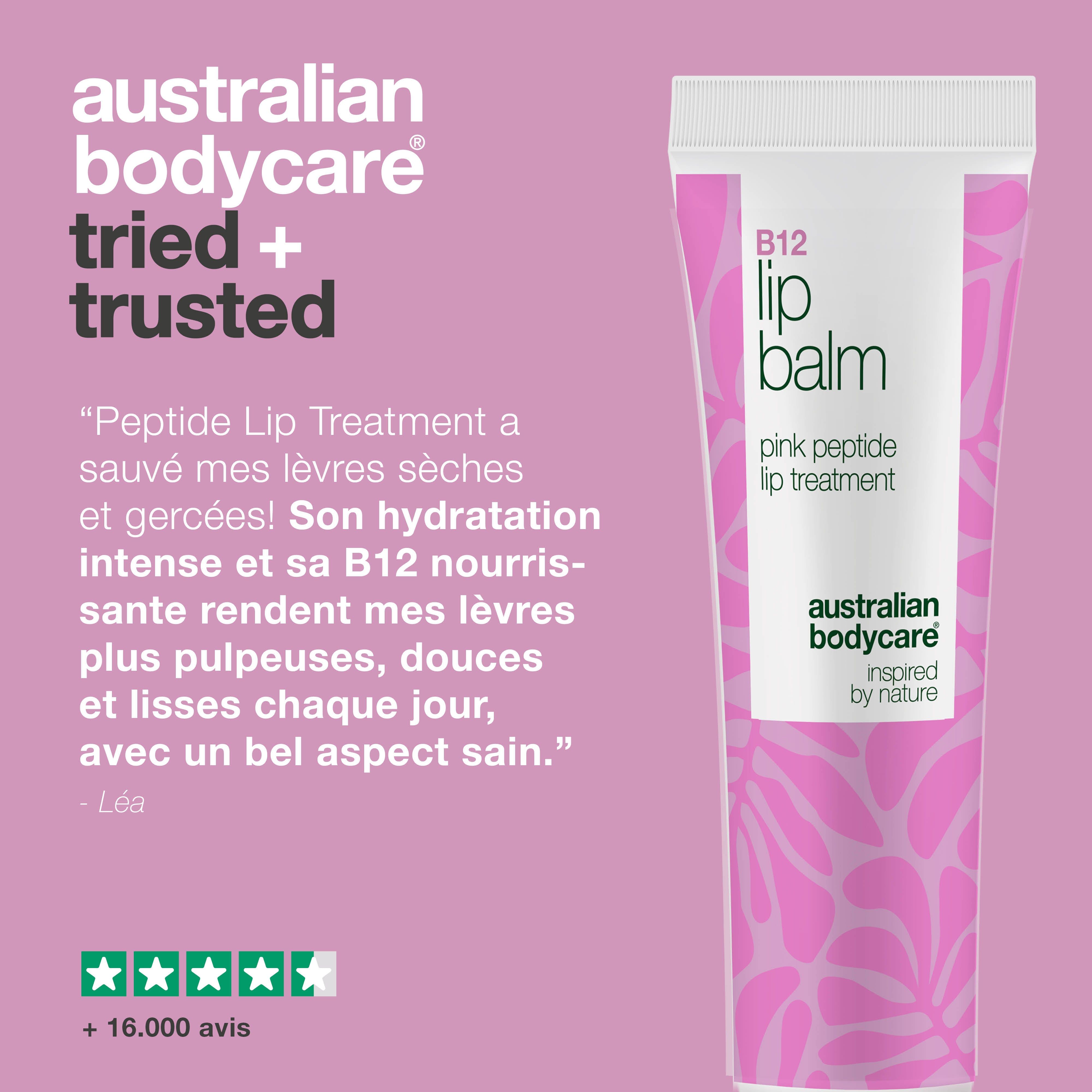 Tube de baume à lèvres. Texte : B12 Lip Balm, pink peptide. Australian Bodycare. Citation et évaluation par étoiles.