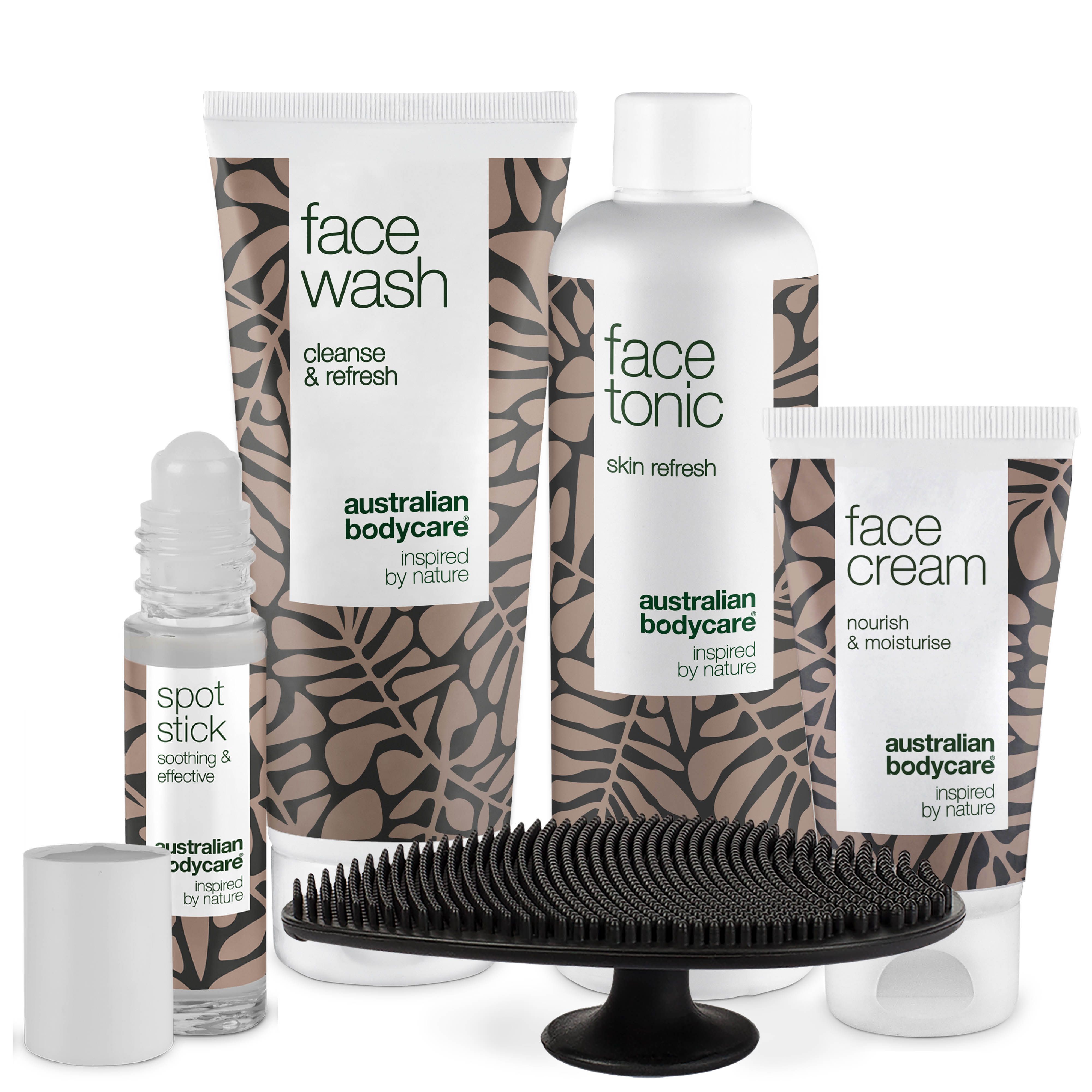 Gezichtsset met gezichtsreinigingsborstel. Bevat Face Wash, Face Tonic, Face Cream, Spot Stick en een zwarte borstel.
