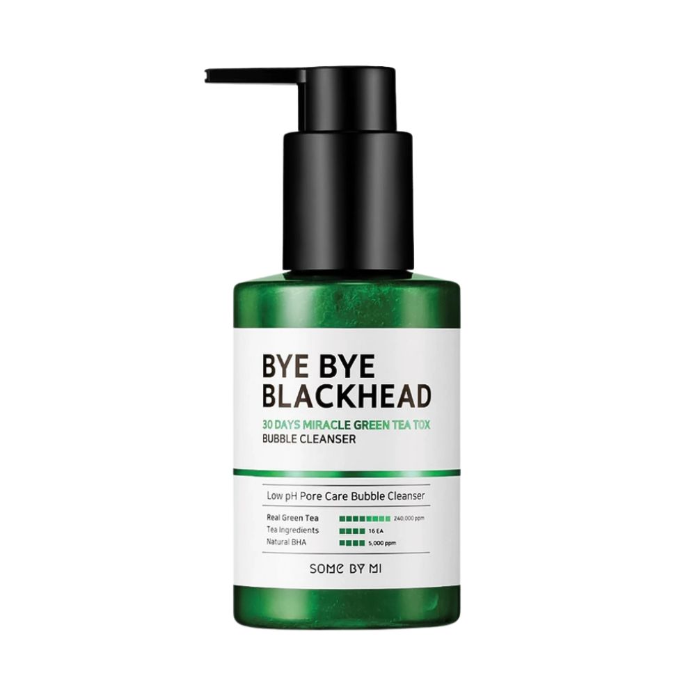 Flacon vert avec pompe noire. Texte: Bye Bye Blackhead, 30 Days Miracle Green Tea Tox Bubble Cleanser. Marque: SOMEBYMI.