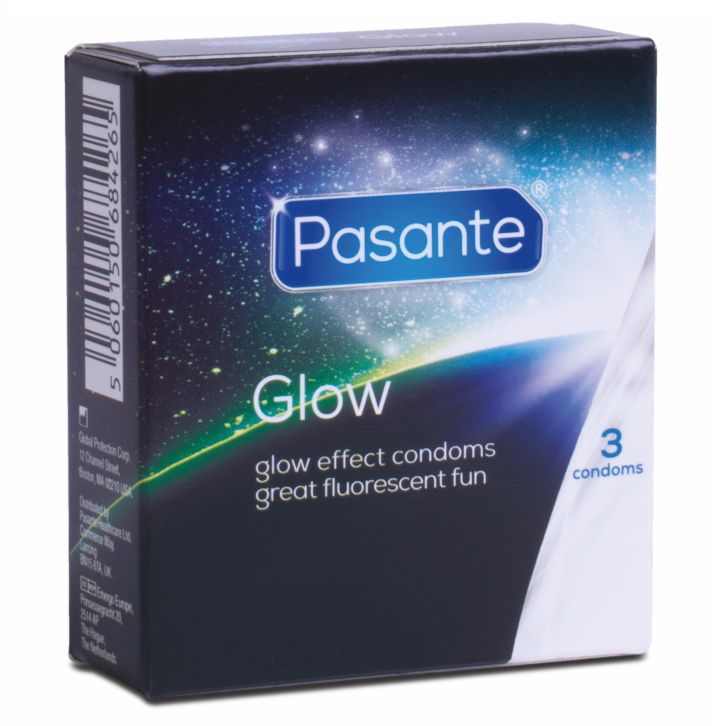 Boîte de préservatifs Pasante Glow, 3 préservatifs. Boîte noire, design ciel étoilé. Nom et logo du produit.
