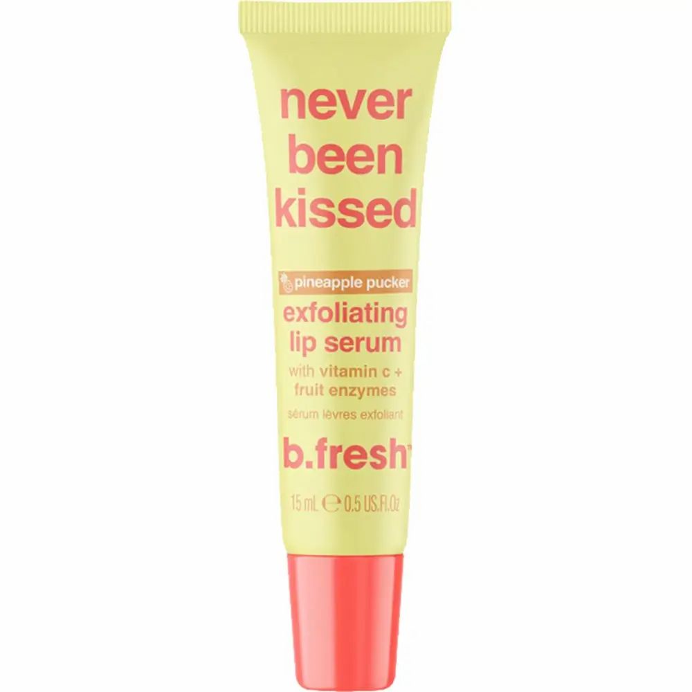 Gele tube met rode dop. Opschrift: "never been kissed", "exfoliating lip serum" en "b.fresh".