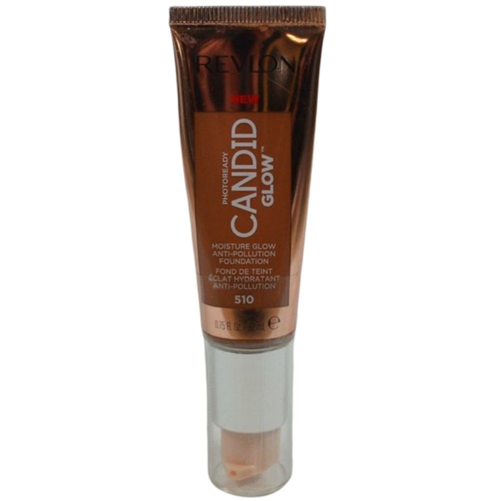 Foundation tube met productnaam en tint. Merk: Revlon. Met doseerkop.
