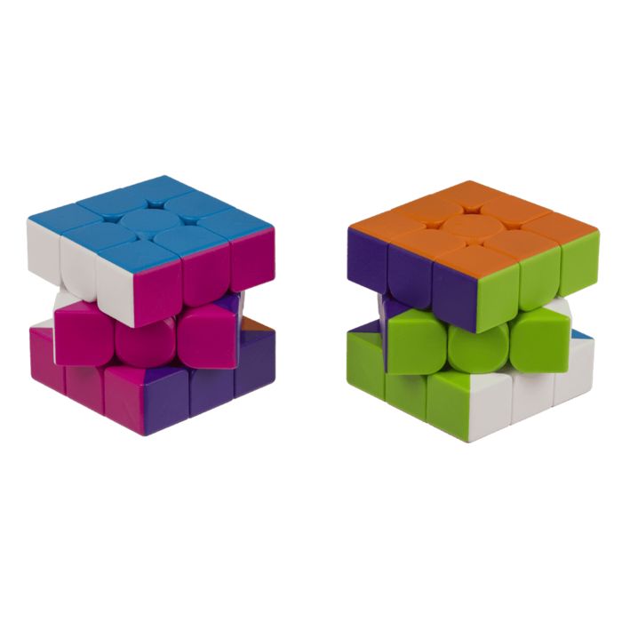Twee OOTB Magic Cubes. Links: blauw, roze, paars. Rechts: oranje, groen, wit. Beide kubussen gedeeltelijk uit elkaar.
