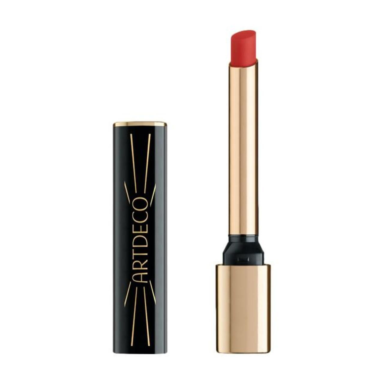 Lipstick met open dop. Zwarte huls met gouden belettering en rode lipstickpunt.
