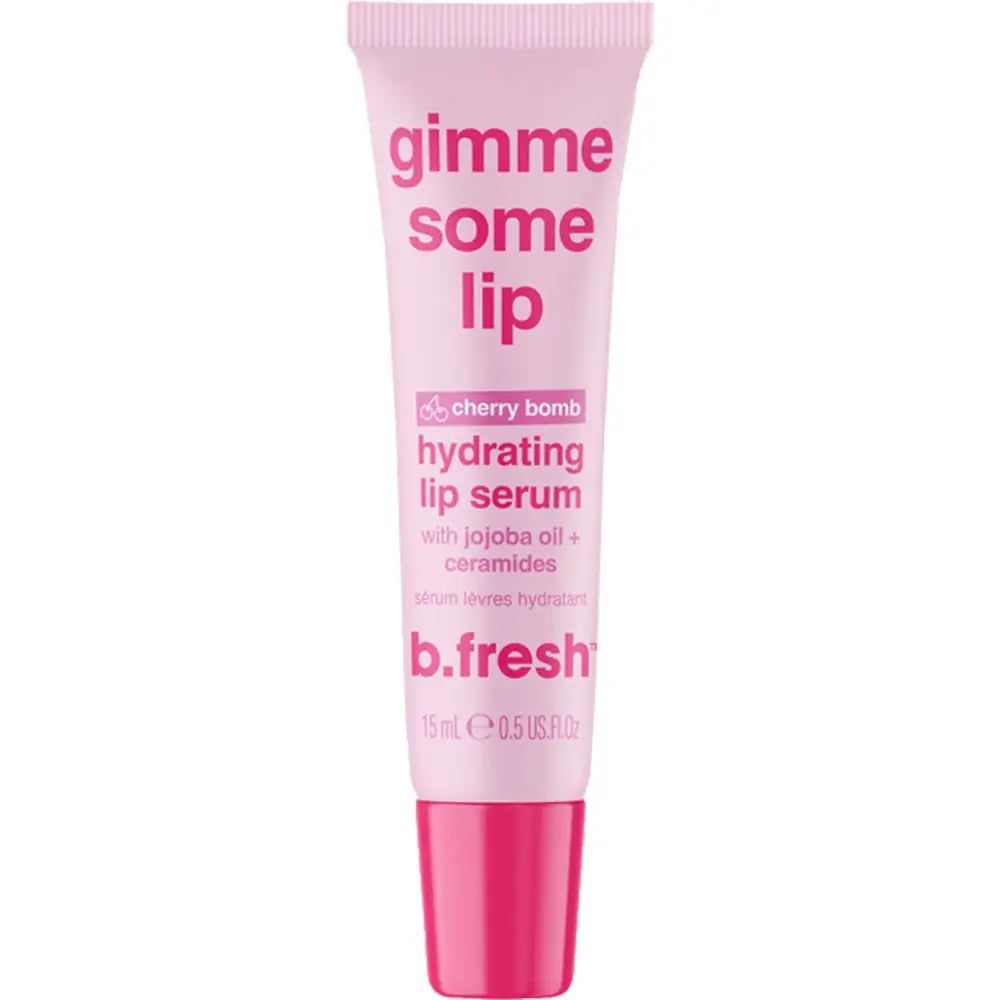 Roze tube met rode dop. Opschrift: gimme some lip, Cherry bomb, hydrating lip serum, b.fresh, 15ml, 0.5 US fl oz.