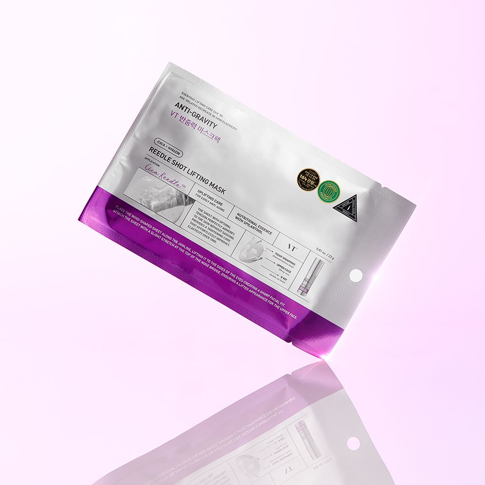 Emballage de masque facial. Inscription: Anti-Gravity, Reedle Shot Lifting Mask, VT. Couleurs violet et blanc.
