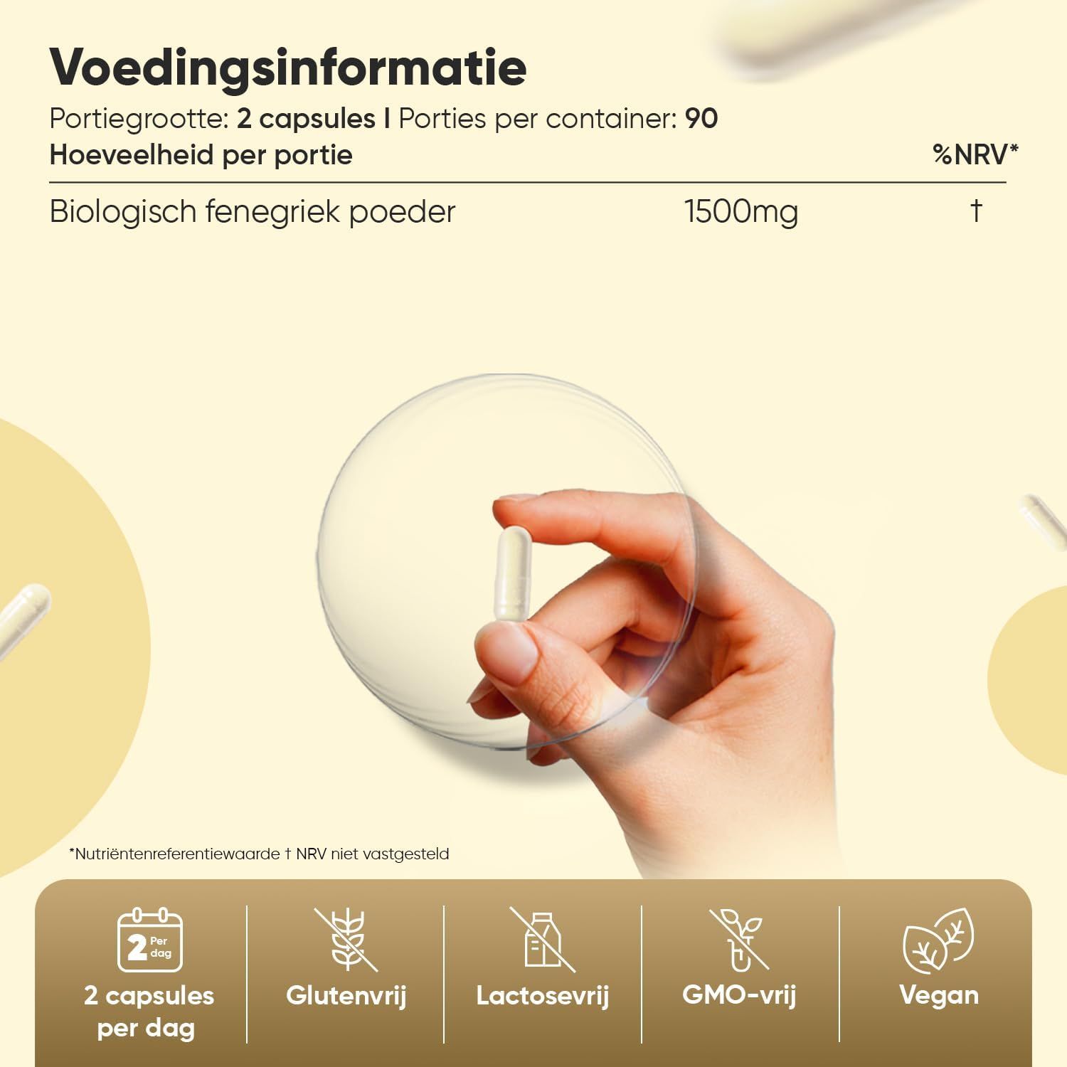 Een hand houdt een witte capsule vast voor een transparante cirkel. Voedingsinformatie en iconen voor glutenvrij, lactosevrij, GMO-vrij en vegan zijn zichtbaar.