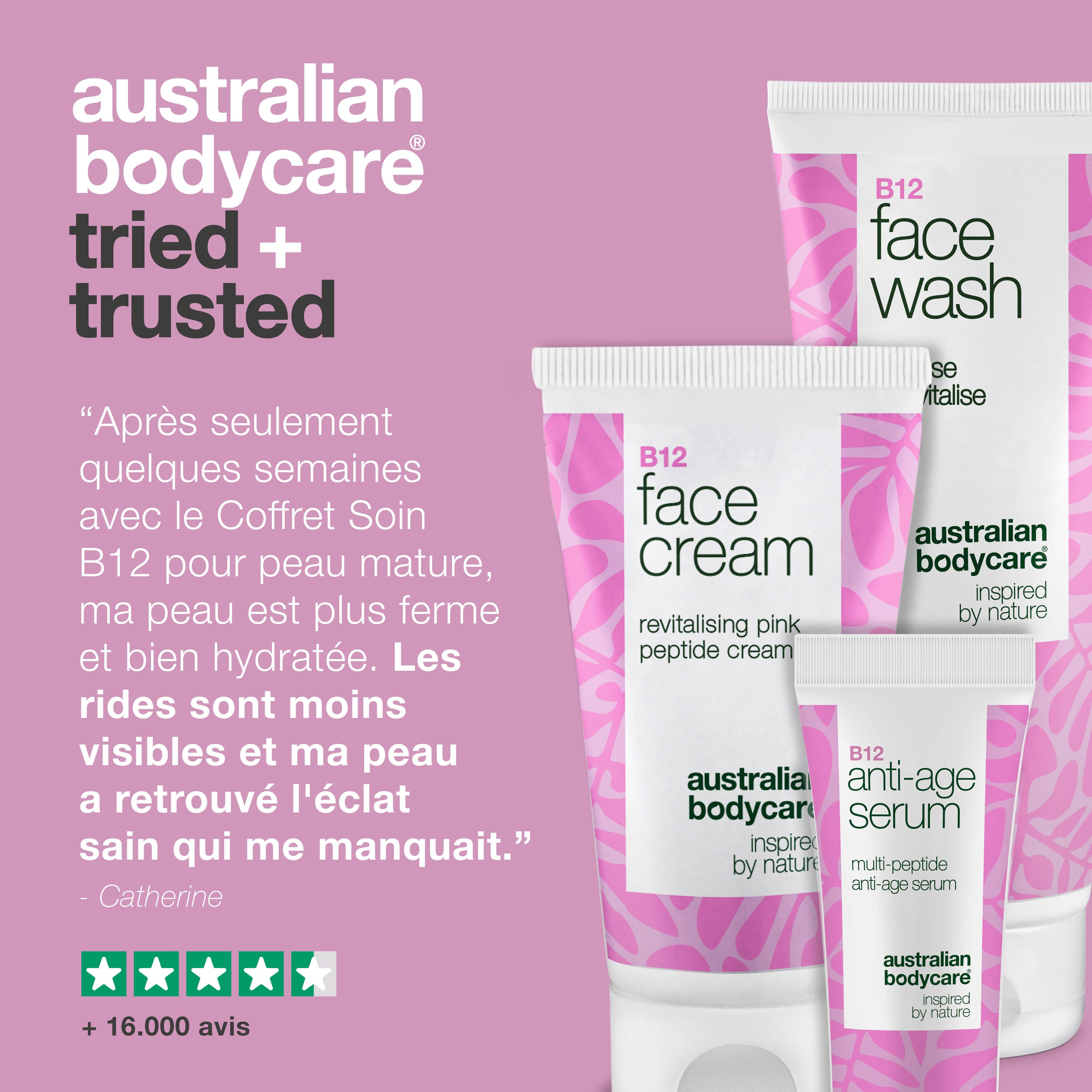 Trois tubes Australian Bodycare : Face Wash, Face Cream, Anti-Age Serum. Texte : Tried + Trusted. Fond rose.