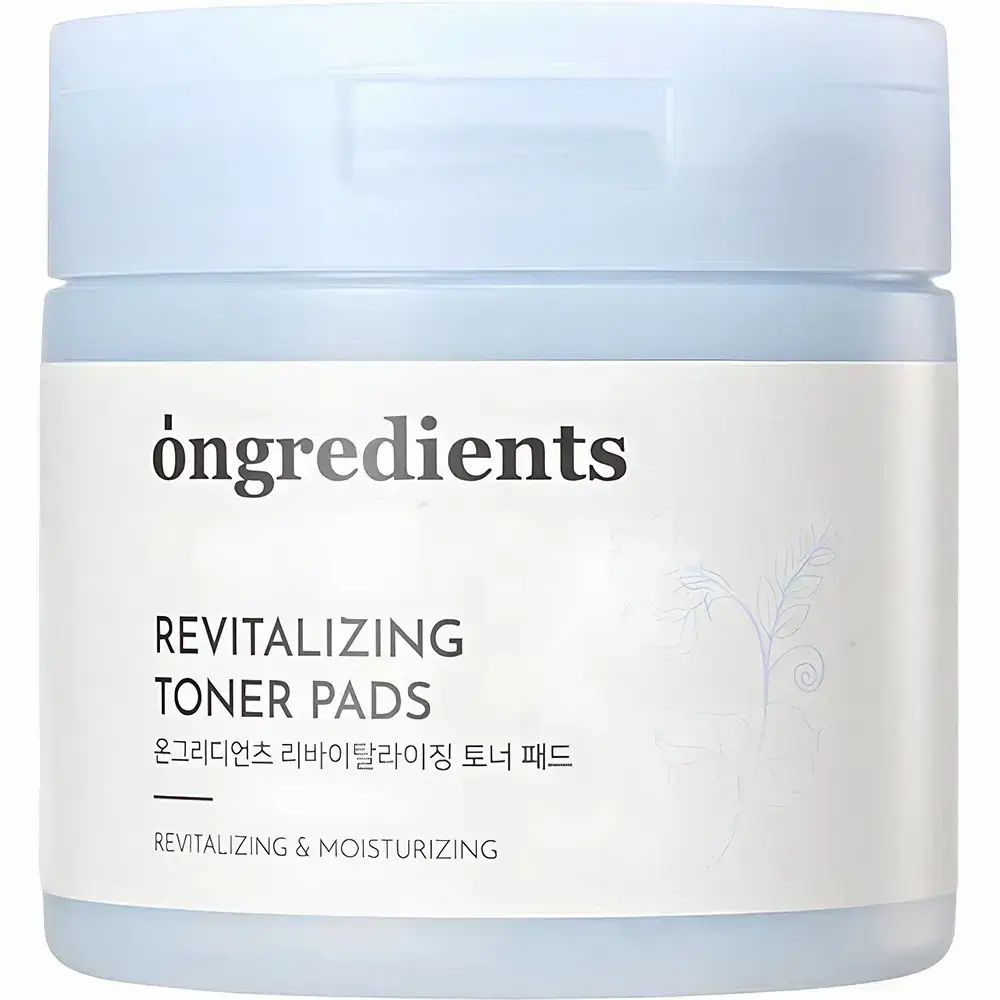 Blauw-witte pot met "ongredients" en "Revitalizing Toner Pads". Deksel met handvat. Productverpakking.