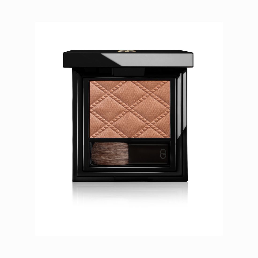 Ga-De Idyllic Soft Satin Blush. Zwarte vierkante cosmeticaverpakking met bruine blush. Inclusief borstel.