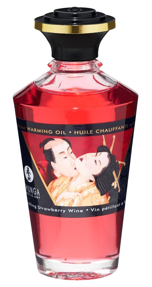 Rode glazen fles met zwarte dop en etiket. Opschrift: Shunga, Warming Oil, aardbei aroma. Illustratie: kussend paar.