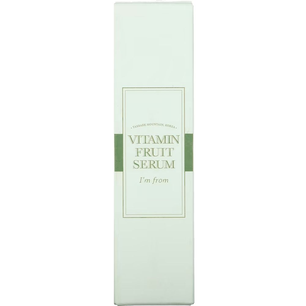 Hoge, rechthoekige verpakking. Opschrift: Vitamin Fruit Serum, I'm from. Groen-witte kleurstelling.