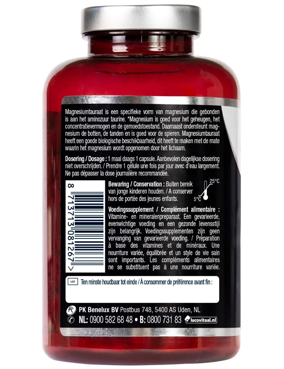 Achterkant van een rode fles. Tekst in het Nederlands en Frans. Barcode en houdbaarheidsdatum.