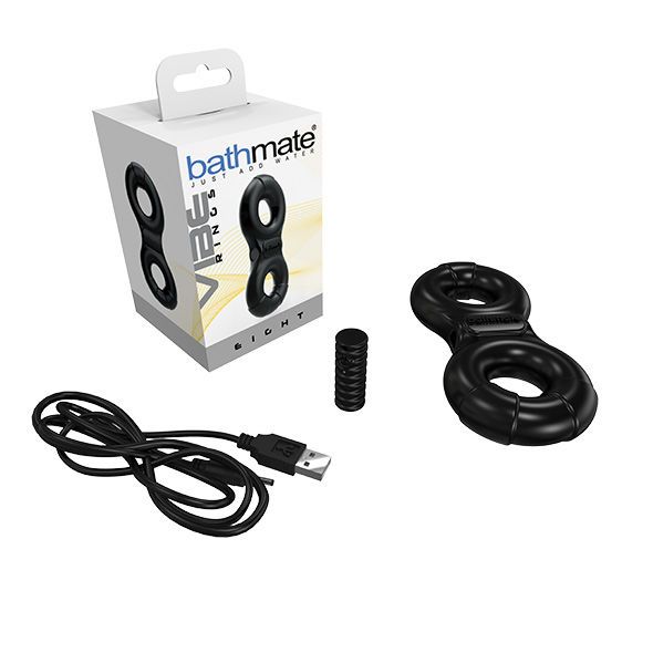 Productverpakking met dubbele ring, cilindrisch element en USB-kabel. 'bathmate' staat op de verpakking.