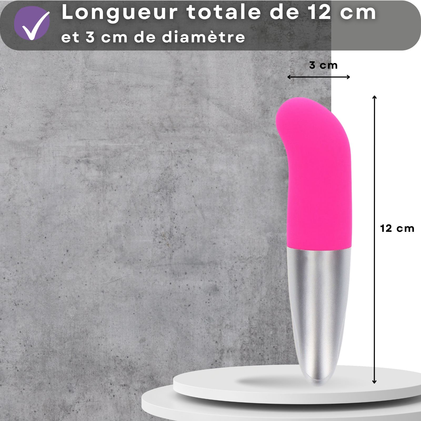 Vibrateur rose et argenté. 12 cm de long, 3 cm de diamètre. Sur socle.