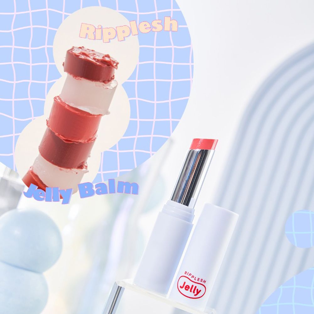 Bâton de baume à lèvres à côté de bâtons de baume coupés. Bâton blanc avec logo Jelly rouge.