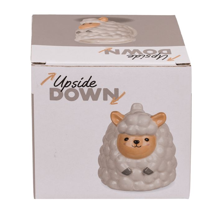 Keramische beker schaap in verpakking. Opschrift "Upside Down". Schaap-ontwerp met oren, gezicht en poten. Verpakking met schaap-afbeelding.
