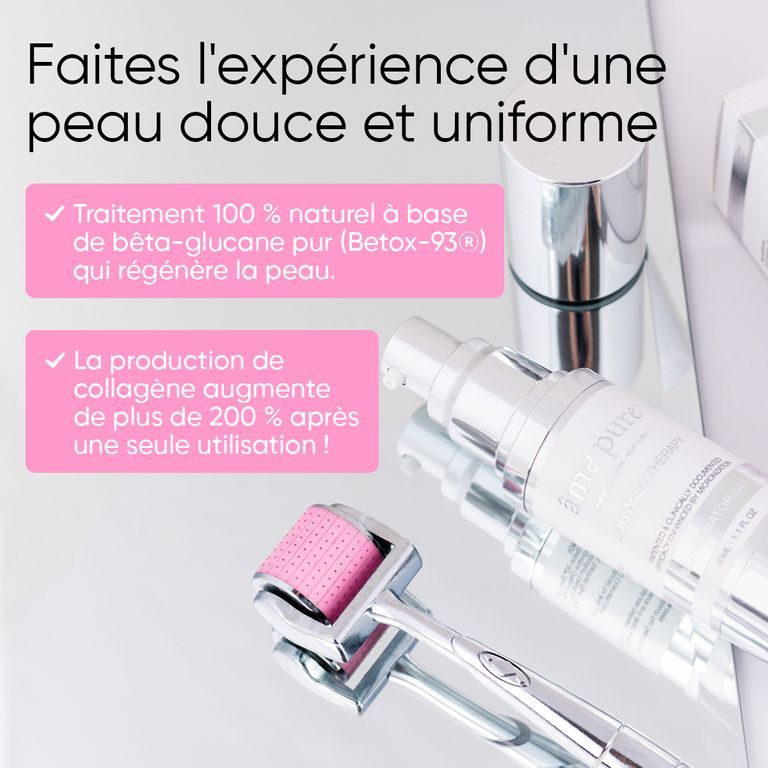 Femme portant un bandeau utilise un rouleau facial de microneedling sur sa joue.