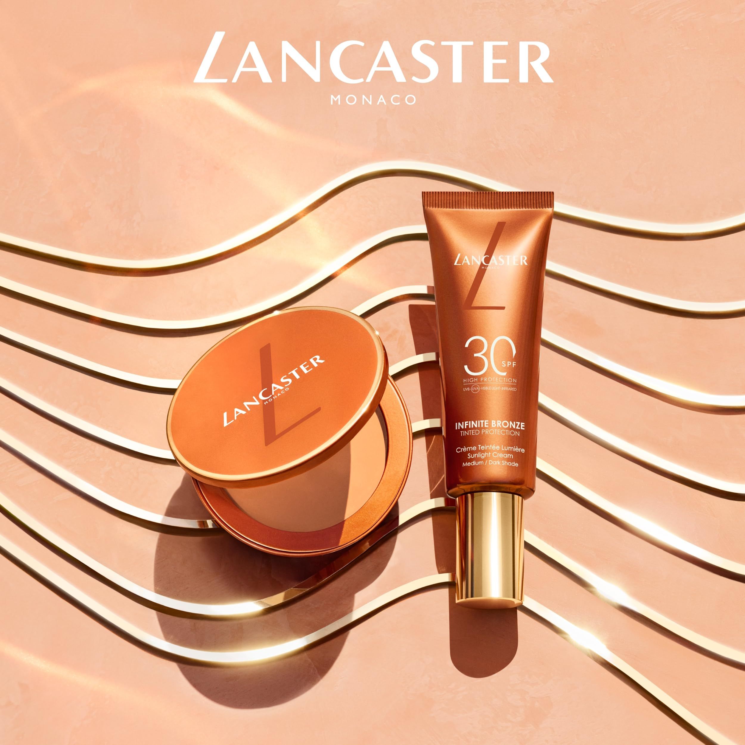 Crème solaire compacte orange ouverte. Couvercle avec logo LANCASTER. Intérieur: crème teintée. Fond: lignes dorées.