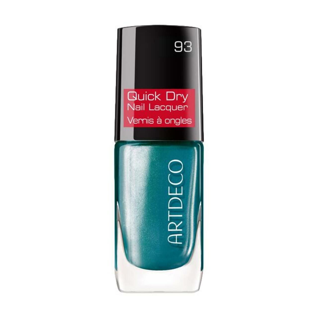 Turquoise nagellak in glazen fles. Zwarte dop met rood etiket: Quick Dry Nail Lacquer. Merk: Artdeco. Nummer 93.