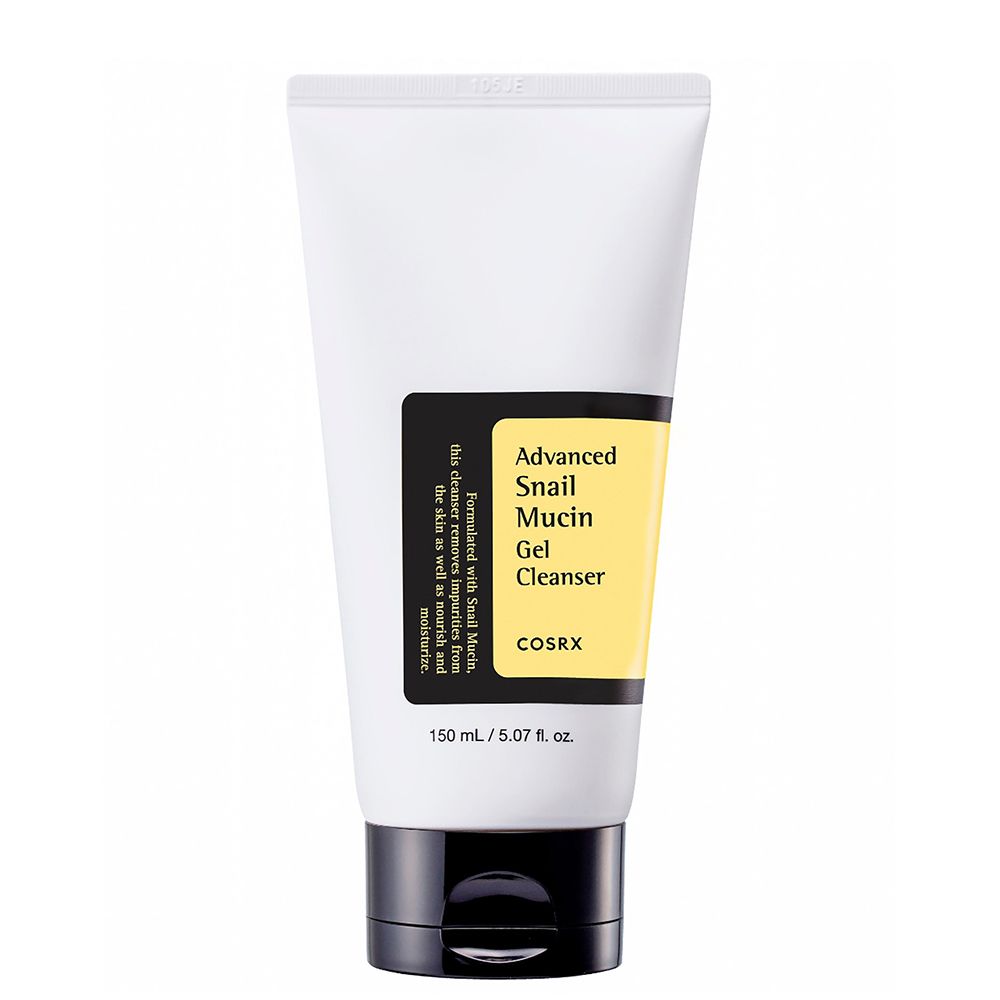 Witte tube met zwarte klapdop, met COSRX Advanced Snail Mucin Gel Cleanser.