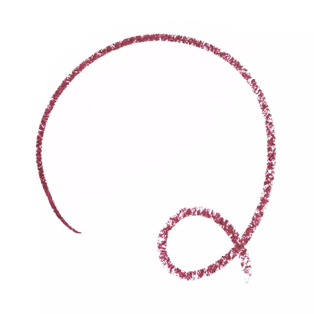 Roze lippenstiftstreep in spiraalvorm op witte achtergrond.