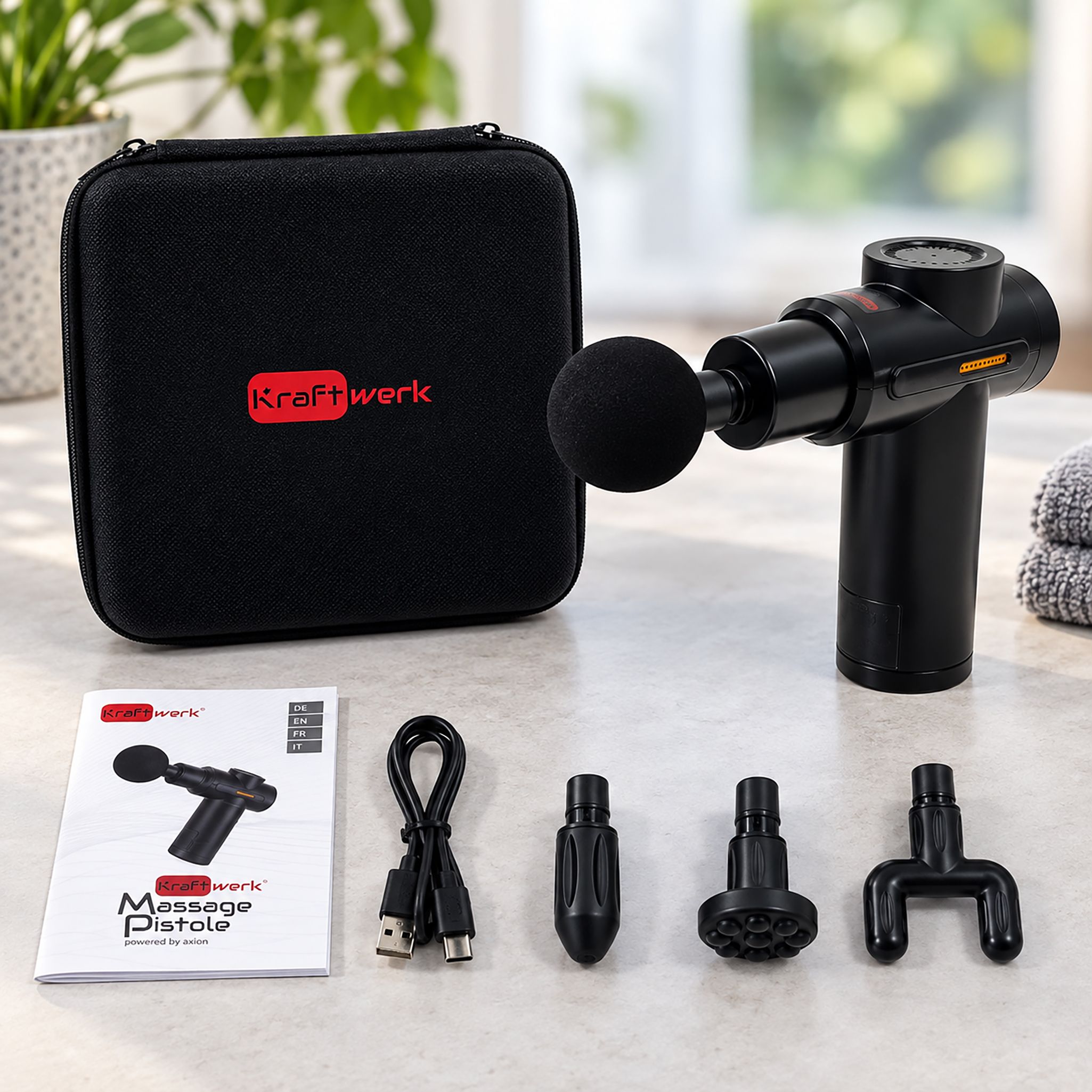 Pistolet de massage avec étui de rangement, 4 embouts et câble de chargement USB.