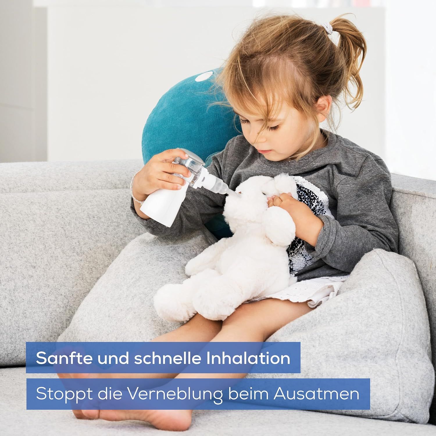 Enfant avec inhalateur et peluche. Texte: Inhalation douce et rapide. Arrête la nébulisation à l'expiration.