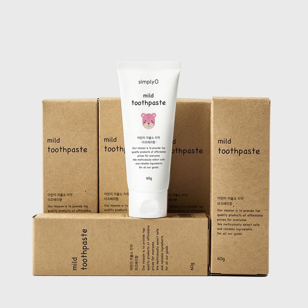 Tandpasta tube "simplyO mild toothpaste" op kartonnen verpakkingen. Koreaanse en Engelse tekst. 60g.