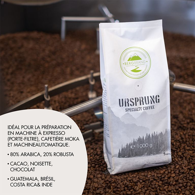 Paquet de grains de café avec "URSPRUNG". Logo "BERGBRAND". Poids: 1000 g. Texte.