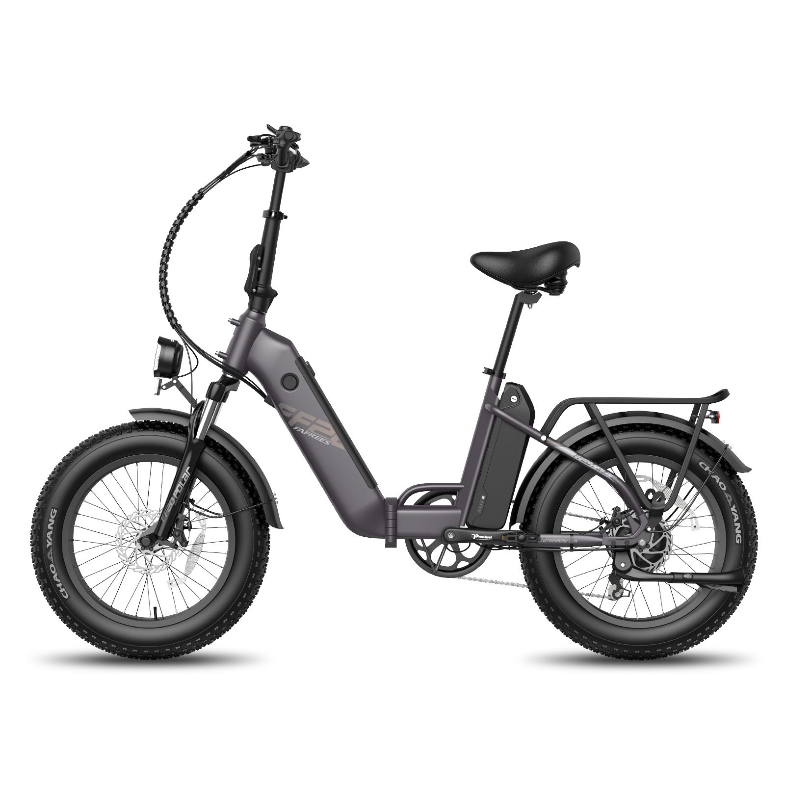 Grijze opvouwbare e-bike met brede banden, bagagerek en koplamp. Accu op frame.
